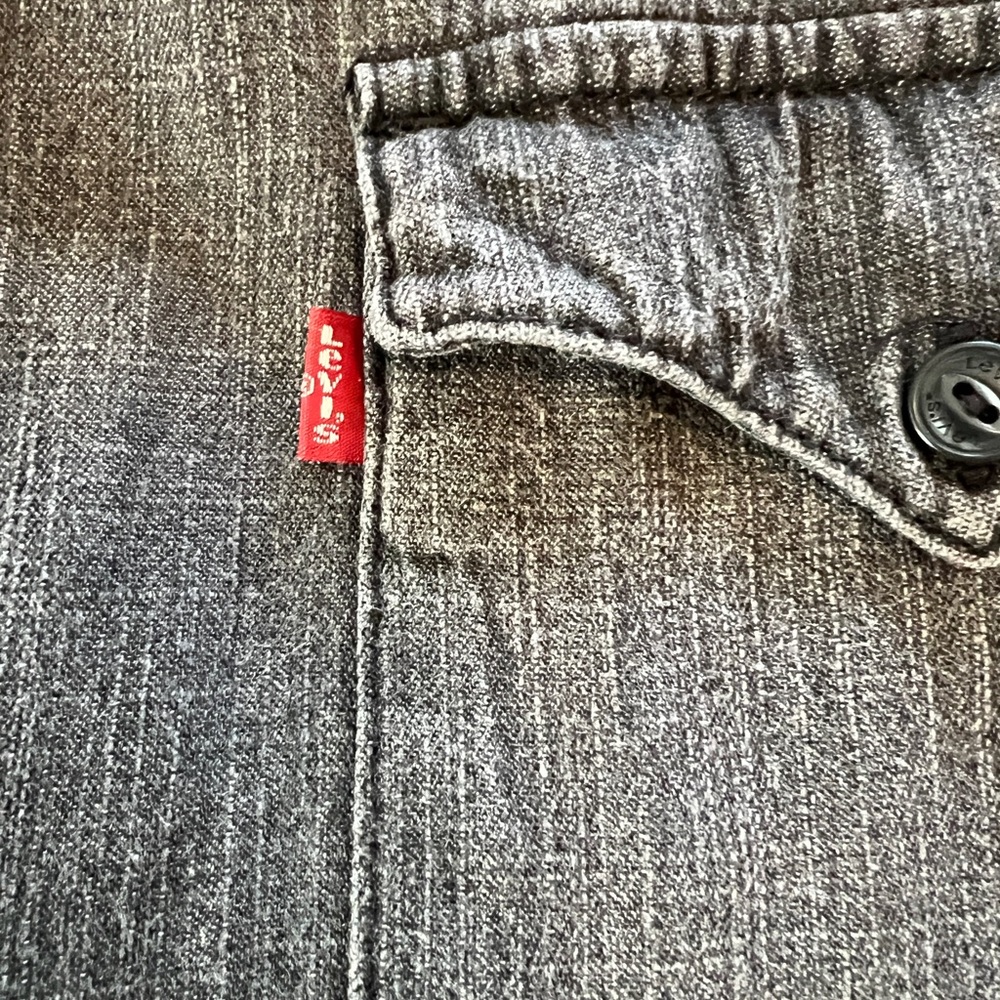 Levi’s Men’s black/gray denim button down shirt with branded buttons - Large - Picture 12 of 14